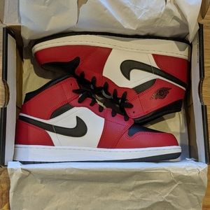 Unisex Jordan 1 mids Chicago Toe